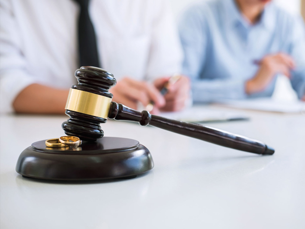 EXPERTOS EN DERECHO